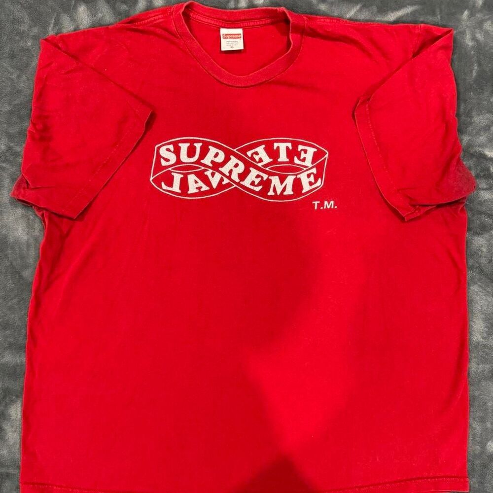 Supreme Men's Red T-shirt